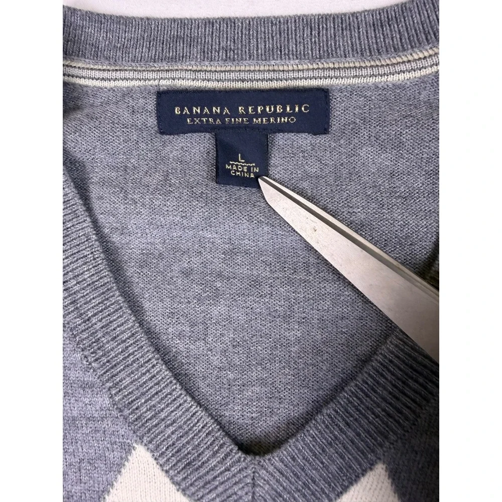 Banana Republic Mens Grey Argyle V-Neck Extra Fine Merino Wool Sweater‎ Large